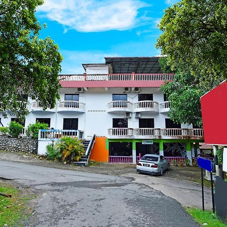 Oyo 90565 Teresek View Motel Kuala Tahan Buitenkant foto