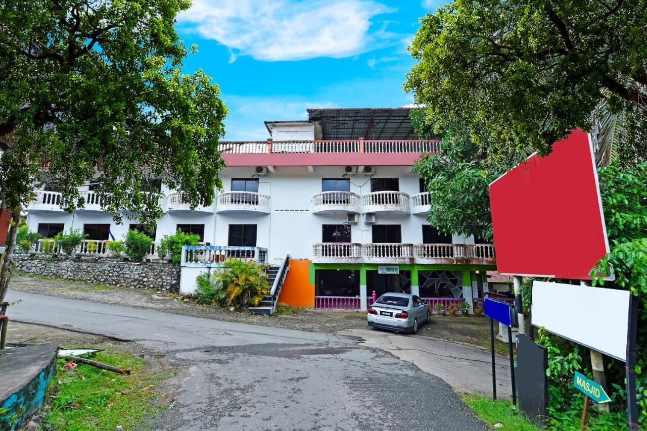Oyo 90565 Teresek View Motel Kuala Tahan Buitenkant foto