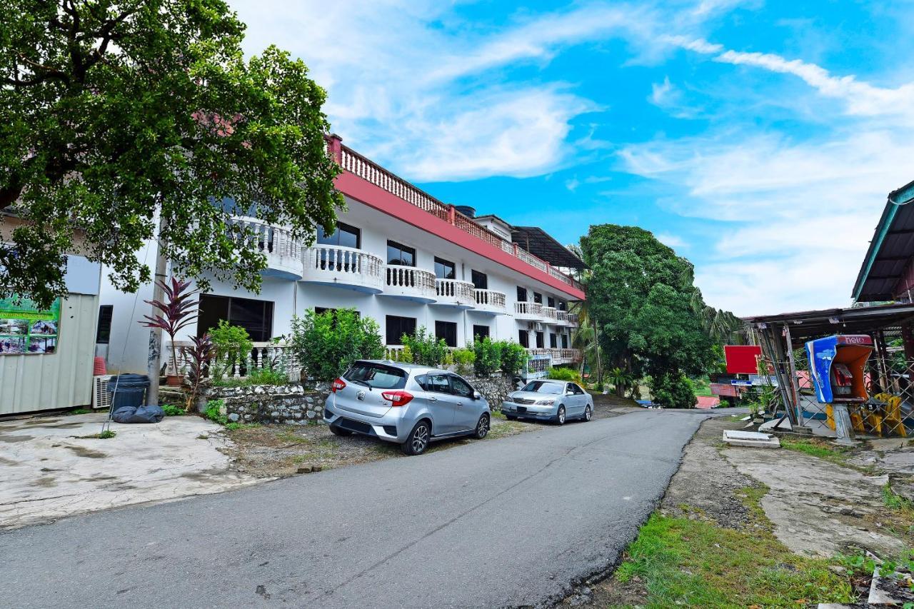 Oyo 90565 Teresek View Motel Kuala Tahan Buitenkant foto