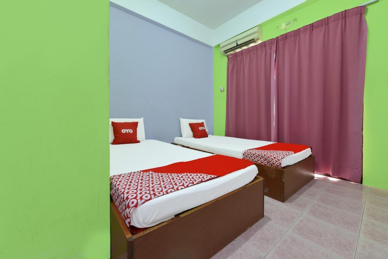 Oyo 90565 Teresek View Motel Kuala Tahan Buitenkant foto