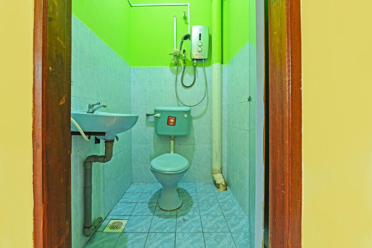 Oyo 90565 Teresek View Motel Kuala Tahan Buitenkant foto